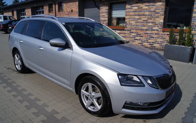 opolskie Skoda Octavia cena 23900 przebieg: 339000, rok produkcji 2017 z Miechów